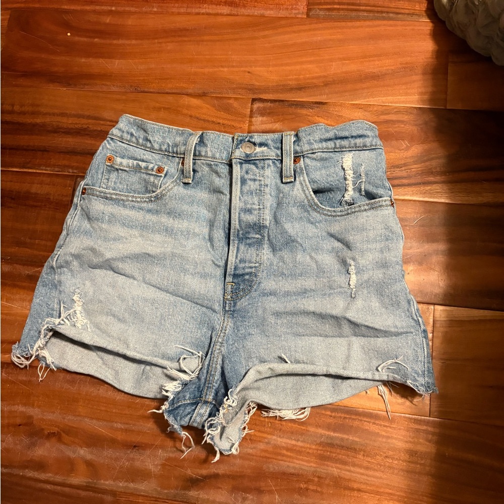 Levi’s 501 High Rise Cutoff Shorts | Distressed Light Wash Denim 28 (0888)